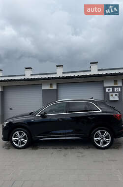Внедорожник / Кроссовер Audi Q3 2022 в 