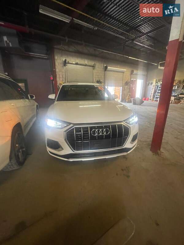 Внедорожник / Кроссовер Audi Q3 2021 в Ровно