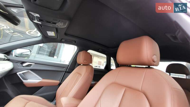 Внедорожник / Кроссовер Audi Q3 2021 в Ровно