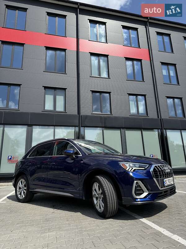 Внедорожник / Кроссовер Audi Q3 2021 в Львове