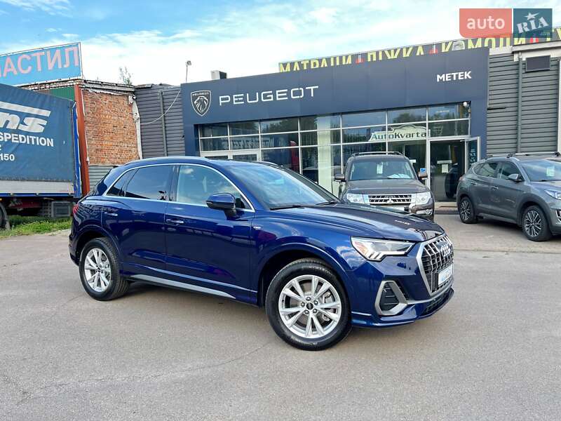 Внедорожник / Кроссовер Audi Q3 2021 в 