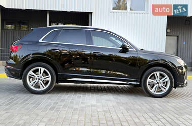 Внедорожник / Кроссовер Audi Q3 2023 в 