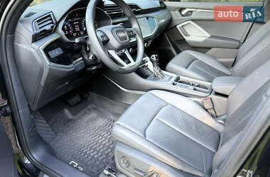 Внедорожник / Кроссовер Audi Q3 2023 в 