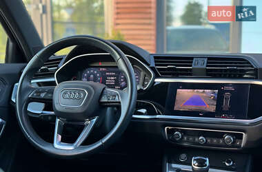 Позашляховик / Кросовер Audi Q3 2019 в 