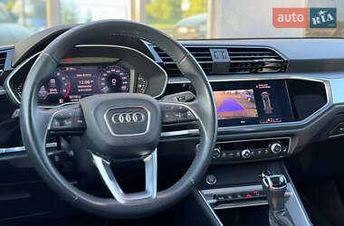 Позашляховик / Кросовер Audi Q3 2019 в 