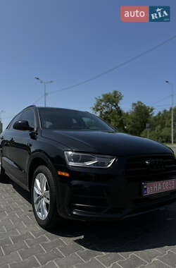 Внедорожник / Кроссовер Audi Q3 2016 в 