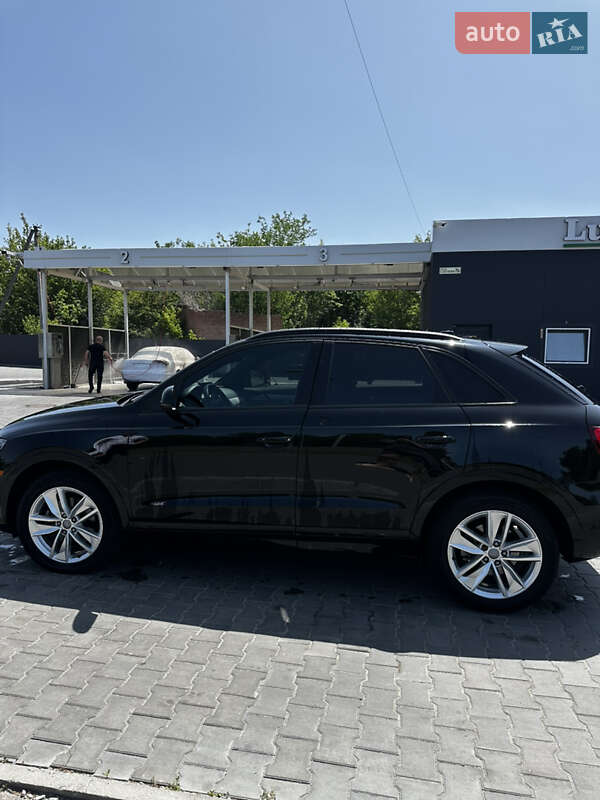 Позашляховик / Кросовер Audi Q3 2016 в Полтаві
