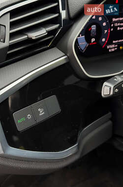 Внедорожник / Кроссовер Audi Q3 2020 в 