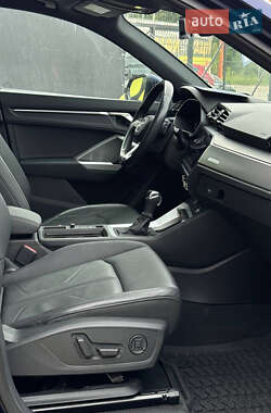 Внедорожник / Кроссовер Audi Q3 2020 в 