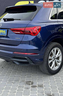 Внедорожник / Кроссовер Audi Q3 2020 в 