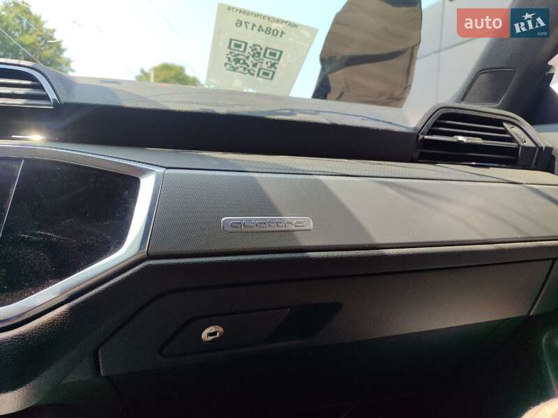 Внедорожник / Кроссовер Audi Q3 2022 в Стрые
