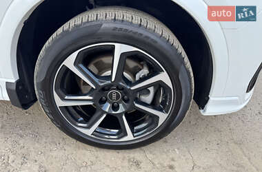 Внедорожник / Кроссовер Audi Q3 2021 в 