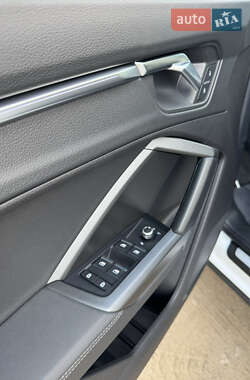 Внедорожник / Кроссовер Audi Q3 2021 в 