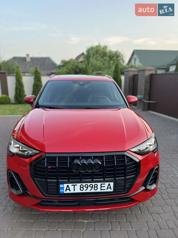 Внедорожник / Кроссовер Audi Q3 2021 в 