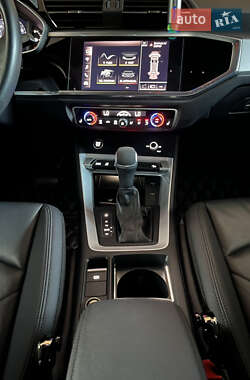 Внедорожник / Кроссовер Audi Q3 2021 в 