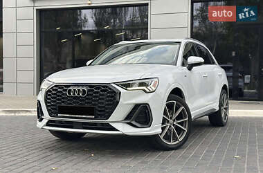 Внедорожник / Кроссовер Audi Q3 2019 в 