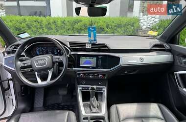 Внедорожник / Кроссовер Audi Q3 2020 в 