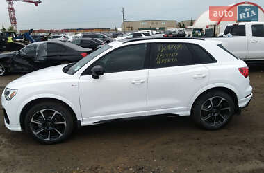 Внедорожник / Кроссовер Audi Q3 2021 в 