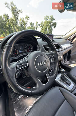 Внедорожник / Кроссовер Audi Q3 2016 в 