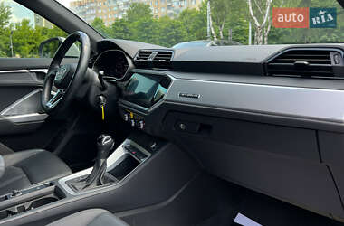 Внедорожник / Кроссовер Audi Q3 2019 в 