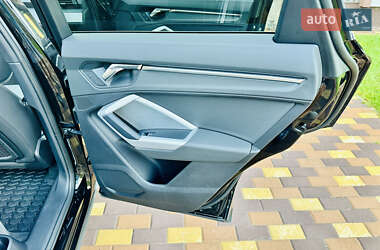 Внедорожник / Кроссовер Audi Q3 2021 в 