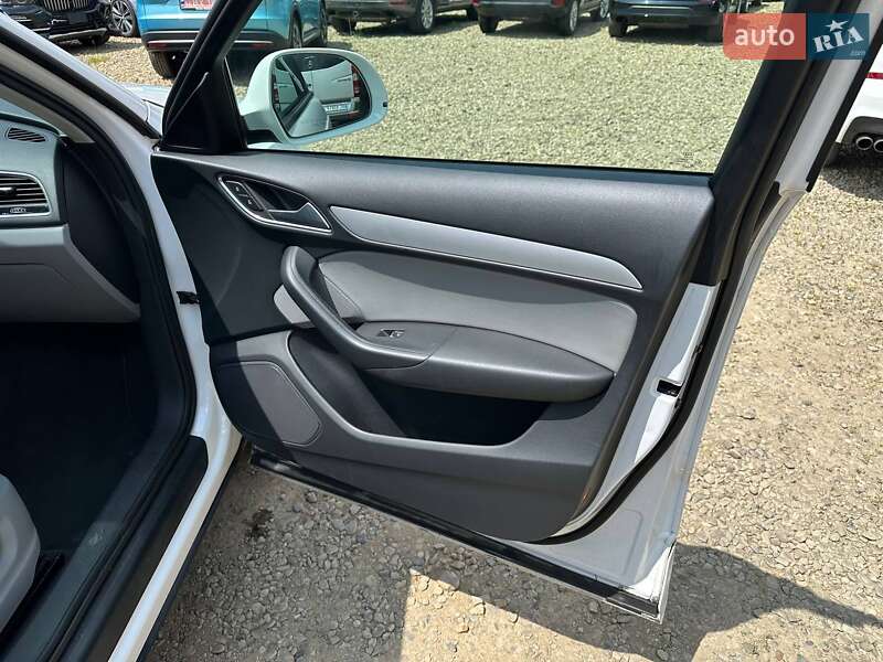 Внедорожник / Кроссовер Audi Q3 2017 в Стрые