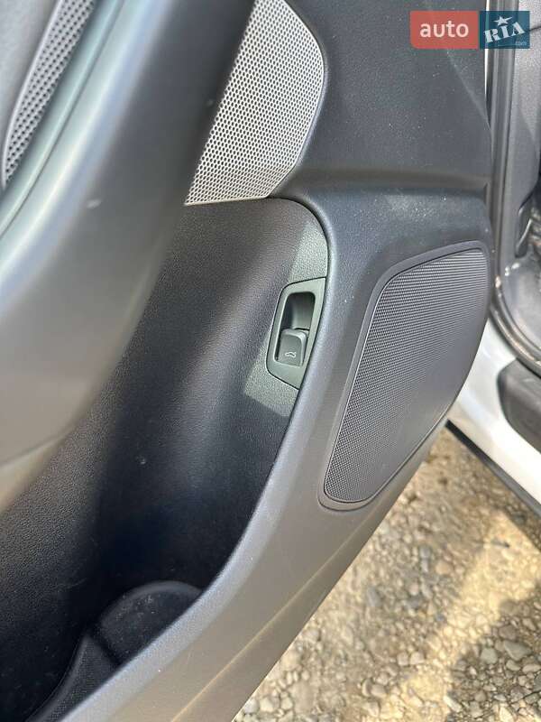 Внедорожник / Кроссовер Audi Q3 2017 в Стрые