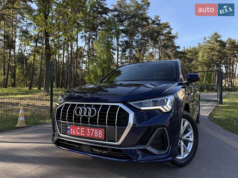 Позашляховик / Кросовер Audi Q3 2021 в 