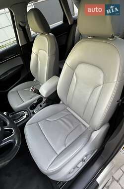 Внедорожник / Кроссовер Audi Q3 2015 в 