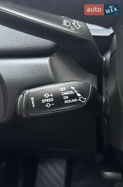 Внедорожник / Кроссовер Audi Q3 2015 в 