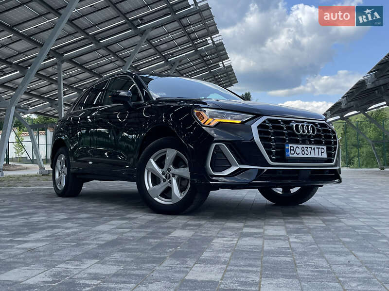 Внедорожник / Кроссовер Audi Q3 2021 в 