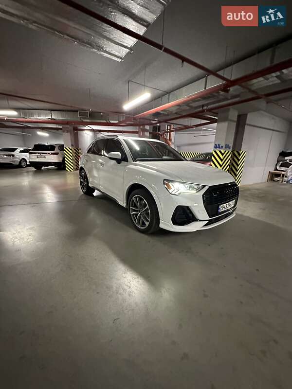 Позашляховик / Кросовер Audi Q3 2021 в Києві