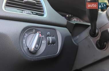 Внедорожник / Кроссовер Audi Q3 2012 в 