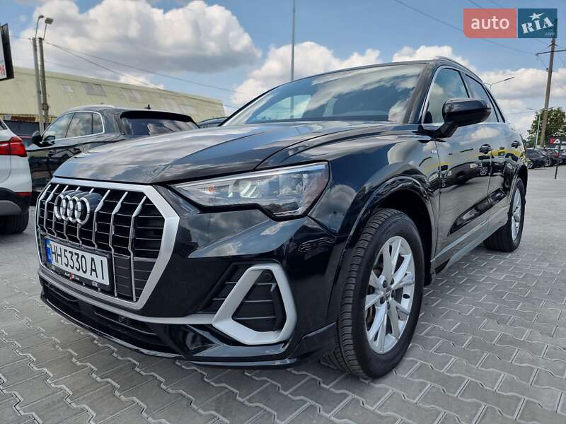 Внедорожник / Кроссовер Audi Q3 2021 в 