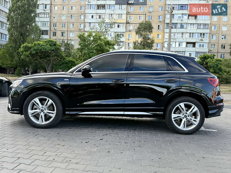 Внедорожник / Кроссовер Audi Q3 2023 в Каменском