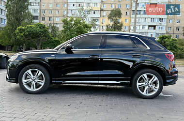 Внедорожник / Кроссовер Audi Q3 2023 в 