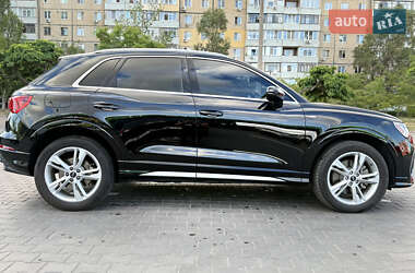 Внедорожник / Кроссовер Audi Q3 2023 в 