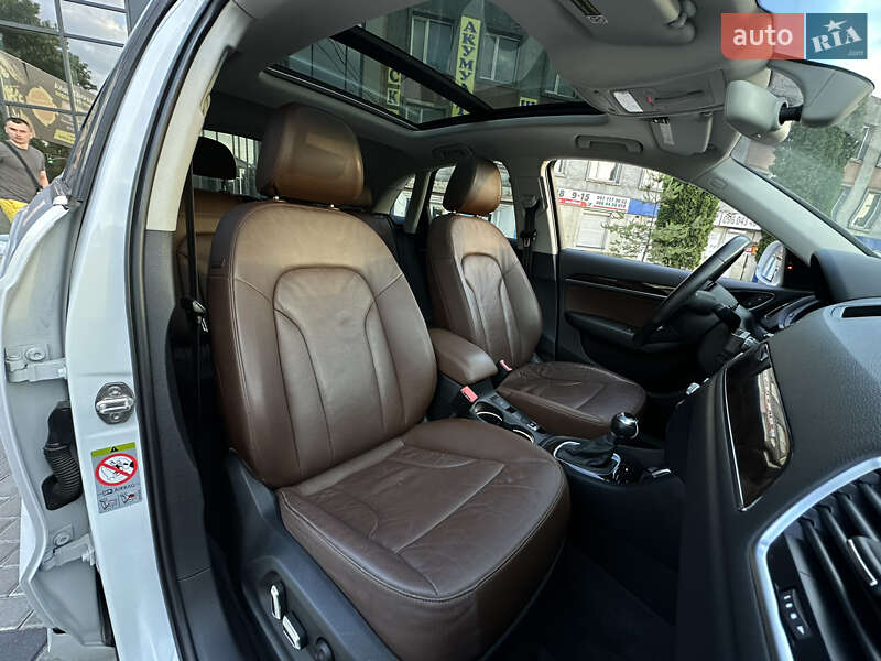 Внедорожник / Кроссовер Audi Q3 2015 в Ровно
