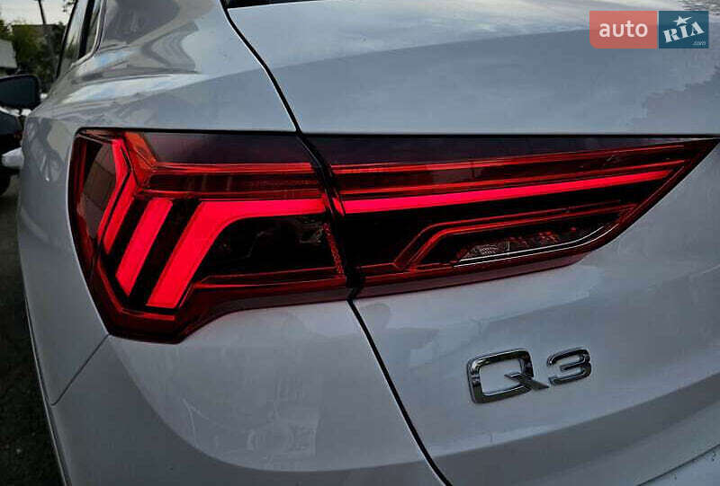 Внедорожник / Кроссовер Audi Q3 2021 в Киеве
