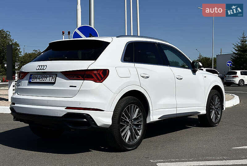 Внедорожник / Кроссовер Audi Q3 2021 в Киеве