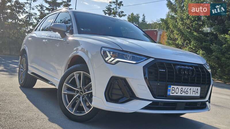 Внедорожник / Кроссовер Audi Q3 2022 в 