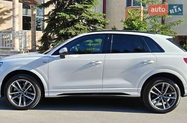 Внедорожник / Кроссовер Audi Q3 2022 в 