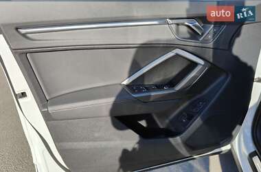 Внедорожник / Кроссовер Audi Q3 2022 в 