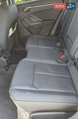 Внедорожник / Кроссовер Audi Q3 2022 в 