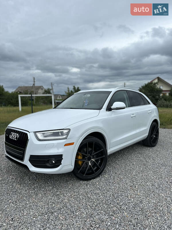 Внедорожник / Кроссовер Audi Q3 2015 в 
