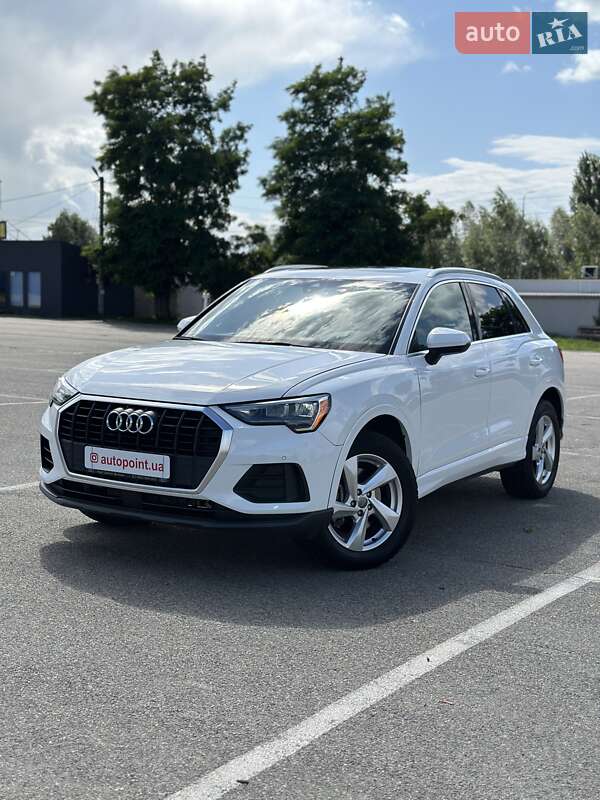 Внедорожник / Кроссовер Audi Q3 2019 в 