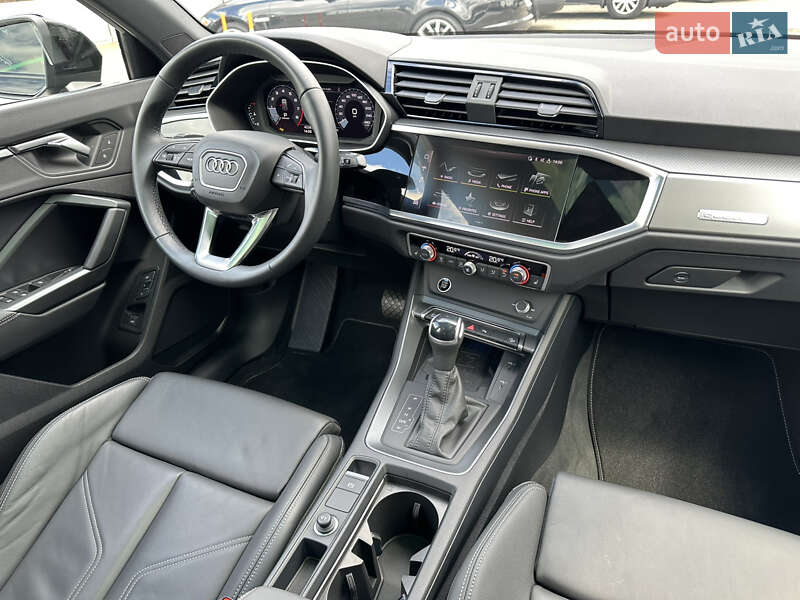 Внедорожник / Кроссовер Audi Q3 2024 в Киеве