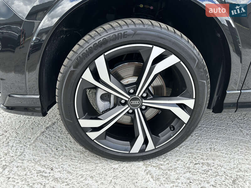 Внедорожник / Кроссовер Audi Q3 2024 в Киеве