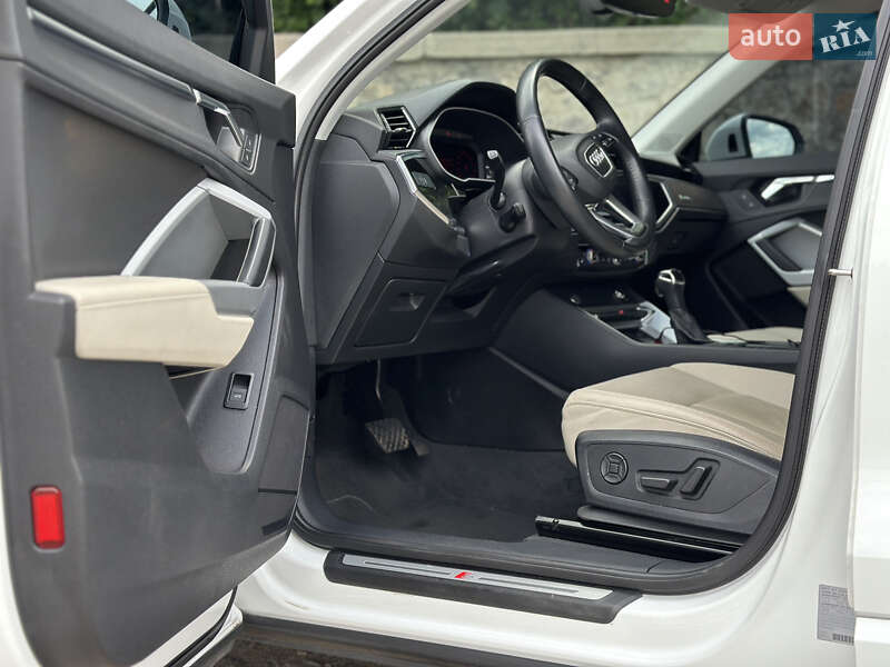 Позашляховик / Кросовер Audi Q3 2019 в Києві