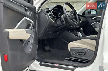 Внедорожник / Кроссовер Audi Q3 2019 в 